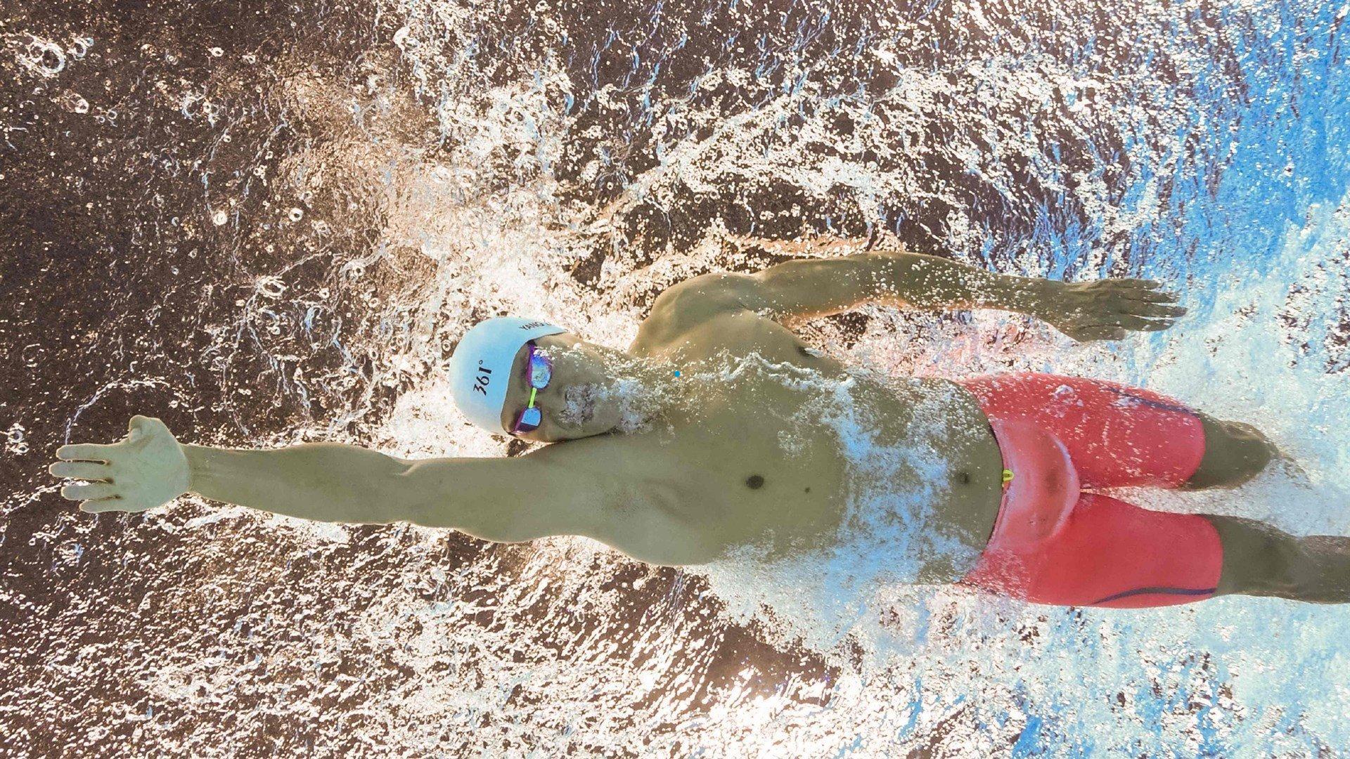 再无25号！穆勒回归拜仁训练场，幽默借穿莱默尔27号训练服引热议